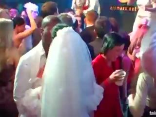 Incredible concupiscent brides suck big cocks in jemagat öňünde