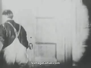 צייר מפתה ו - זיונים א אחת בייב (1920s משובח)