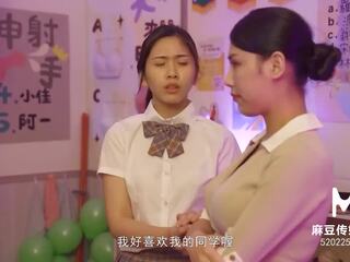 Trailer-Schoolgirl and MotherÃÂ¯ÃÂ¿ÃÂ½s Wild Tag Team in Classroom-Li Yan Xi-Lin Yan-MDHS-0003-High Quality Chinese mov