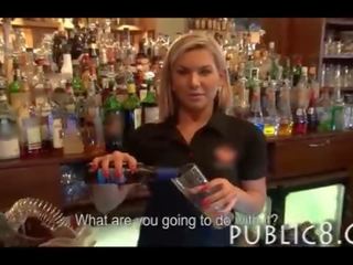 Magnificent amatérske bartender fucked v the bar