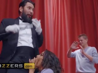 Brazzers - thicc husmor luna stjerners fucks den magician