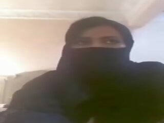 Muçulmano mademoiselle mostrando grande mamas, grátis público nudez sexo vídeo