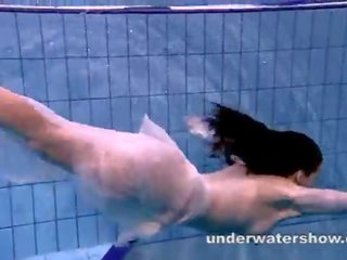 Andrea movs fin kropp underwater