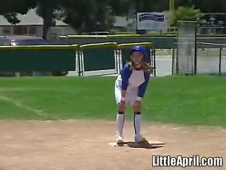 Weinig april toneelstukken met haarzelf immediately volgend een spelletje van baseball xxx video- movs