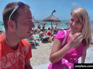 Blondynka kochanie doborowy w górę na the plaża i pieprzony: darmowe brudne film 0f