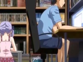 Sjenert anime dukke i apron jumping craving aksel i seng