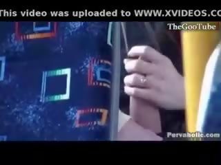 Cell kamera catches bj in jemagat öňünde awtobus