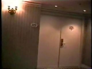 सुरक्षा गार्ड बेकार है streetwalker में होटेल hallway