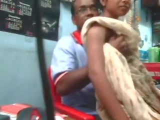 Indický desi lassie v prdeli podle soused strýc uvnitř obchod