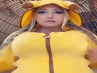 Lattazione bionda trecce trecce pikachu succhia & spiedi latte su enorme poppe rimbalzare su dildo snapchat sesso vids