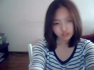 Koreaans schoolmeisje op web camera