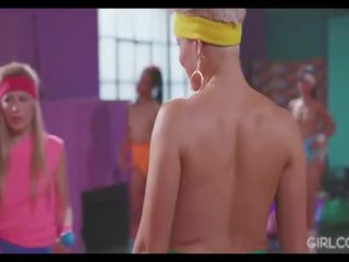 Girlcore aerobics třída sets nahoru na lesbička stříkat orgie!