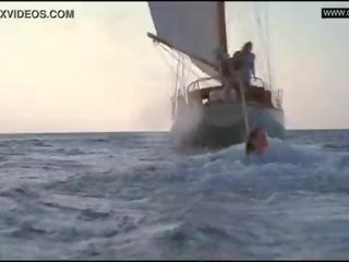 Elisabetta hurley - toples & voyeurismo - der skipper (1999)