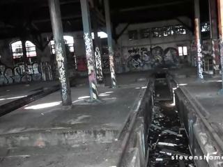 Ona dobi kosti s jason v an abandoned railway območje! stevenshame.dating umazano video mov