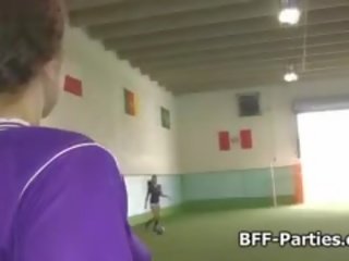 Násťročné lezbické futbal tím lizy pička