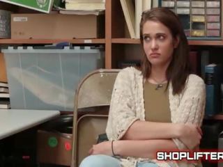 Csintalan shoplifting hottie hátsó szoba spy-cam trágár film