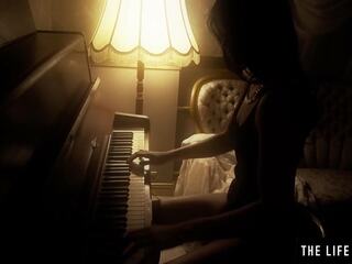 精英 青少年 褐髮女郎 播放 她的 的陰戶 喜歡 一 鋼琴 keyboard