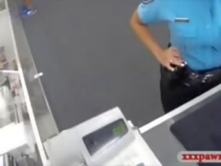 Liels bumbulīši policija virsnieks sūkā un fucked the pawn vīrietis